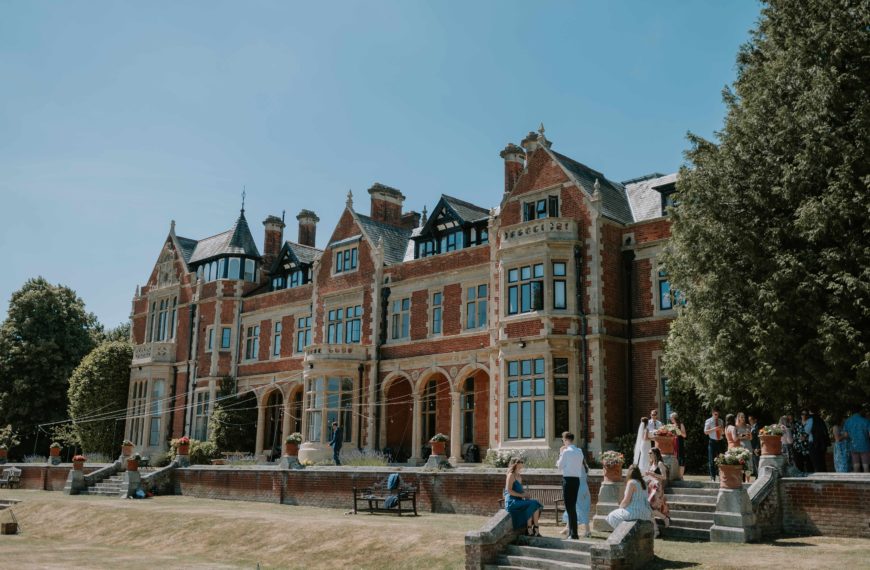 What to expect during your wedding venue viewing